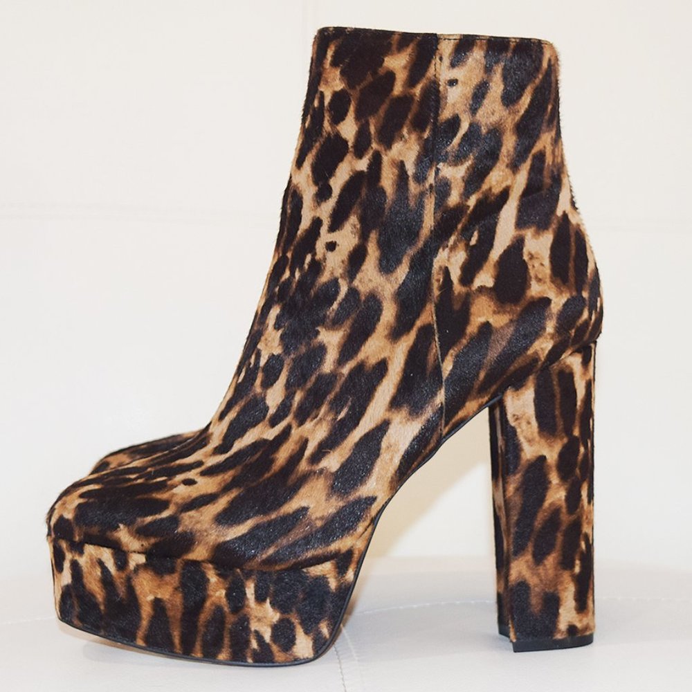 SOLD / Vince Camuto Leopard Calf Hair Platform Bootie  / Size 8M - Picture 3 of 10